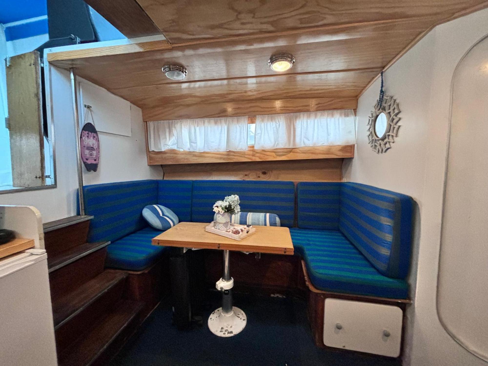 Wonderful Boat For Families And Friends Hotel Сант Адриа де Бесос Екстериор снимка