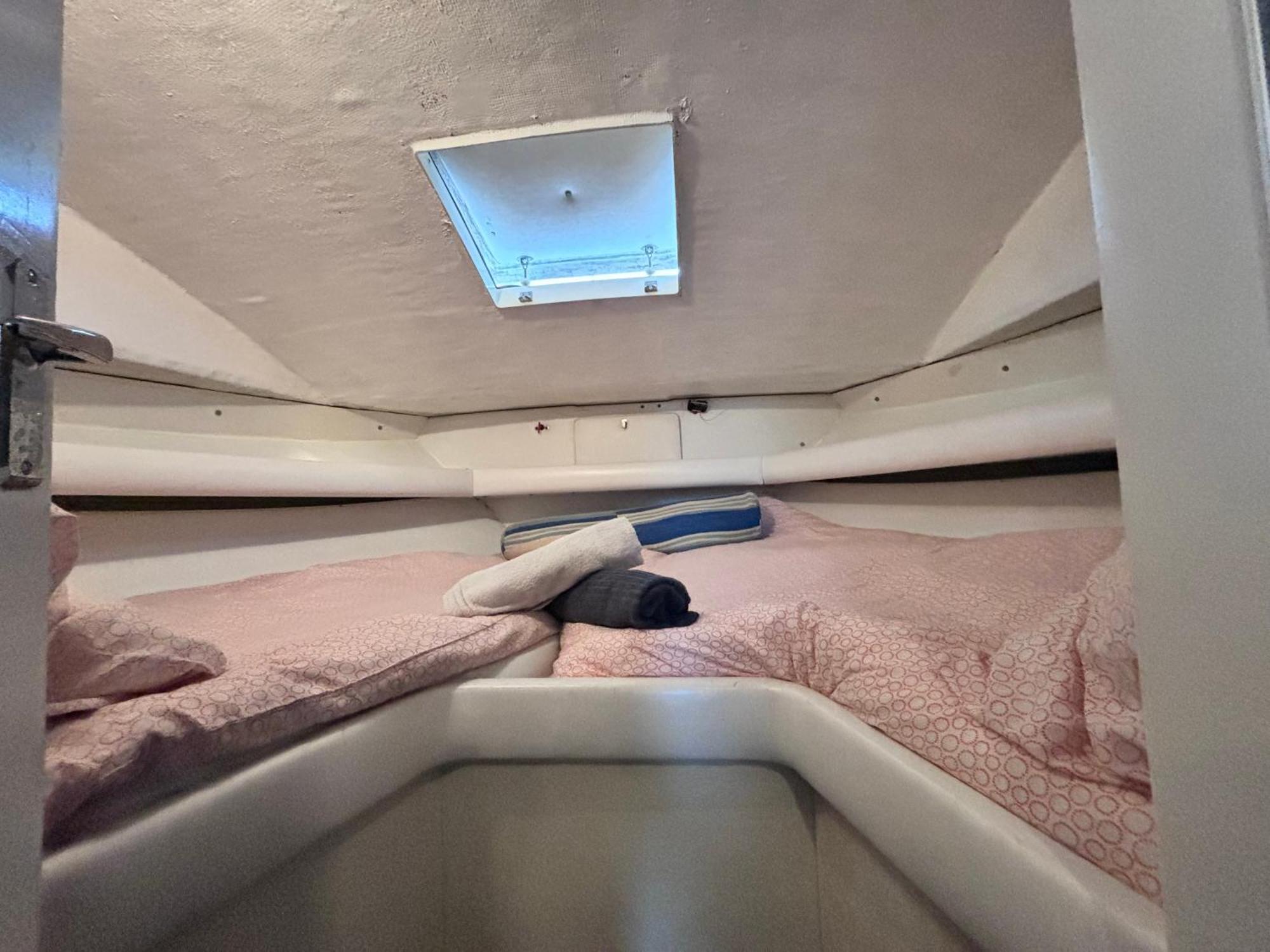 Wonderful Boat For Families And Friends Hotel Сант Адриа де Бесос Екстериор снимка
