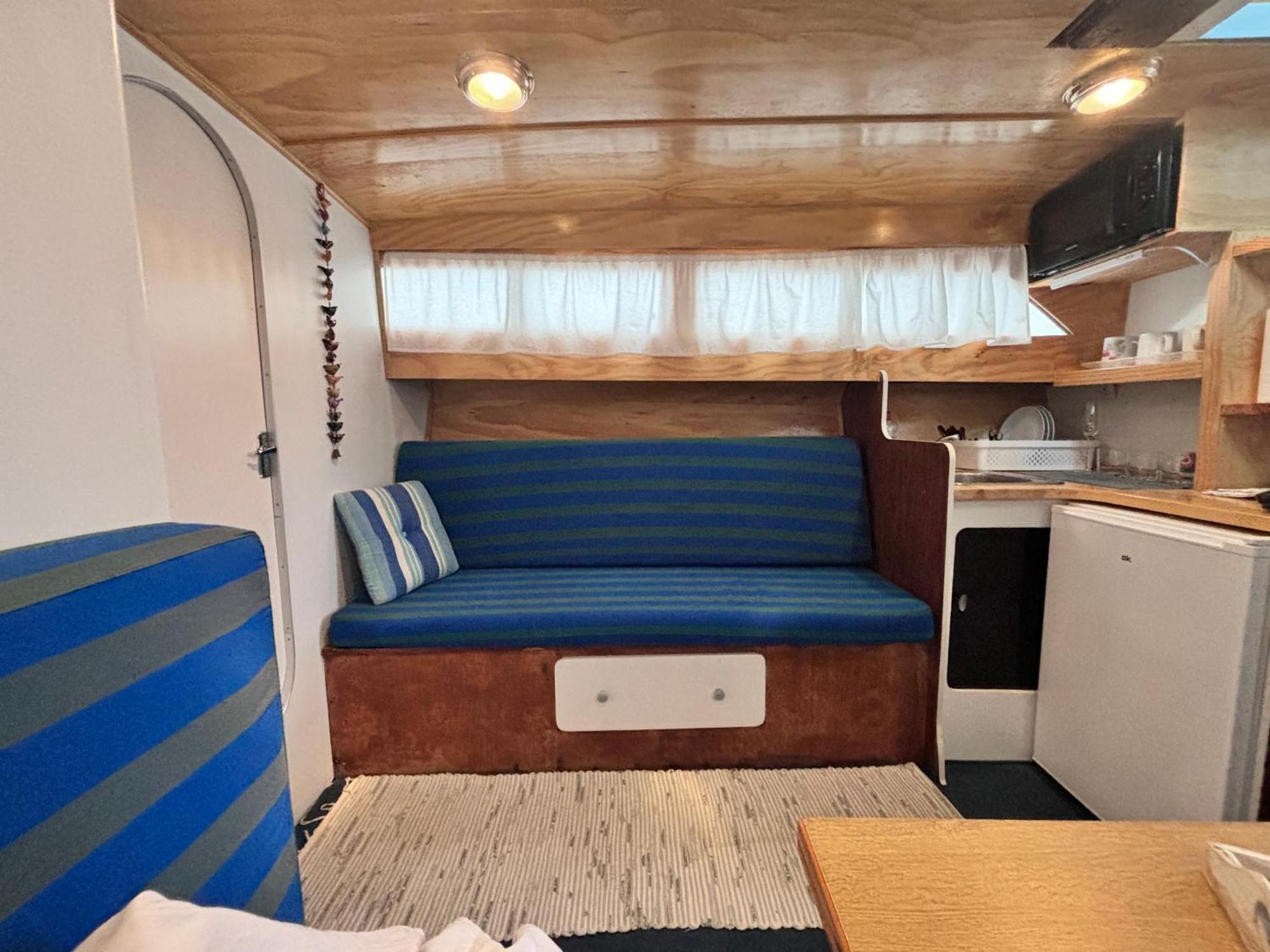 Wonderful Boat For Families And Friends Hotel Сант Адриа де Бесос Екстериор снимка